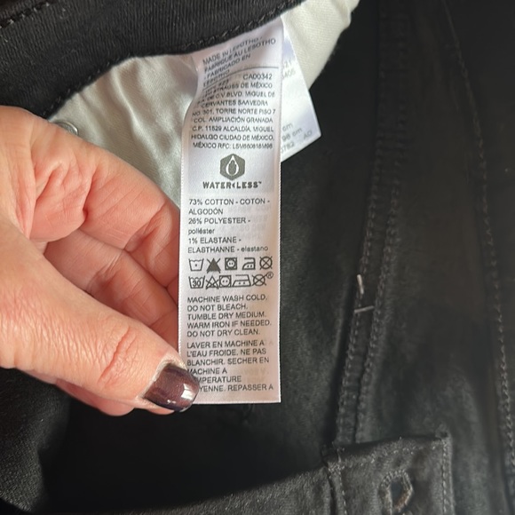 Denizen from Levi's Men's 9" InseamSlim Fit Jean Shorts-Black size 32” - Picture 11 of 12